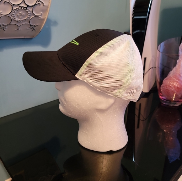 NikeGolf Hat OS Black & White w/ Lime Green Swoosh - Picture 2 of 6